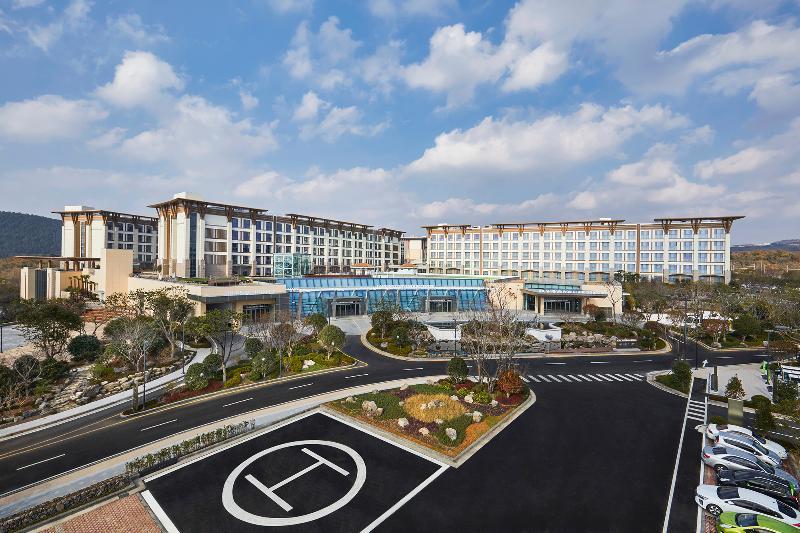 Landing Jeju Shinhwa World Hotel Экстерьер фото